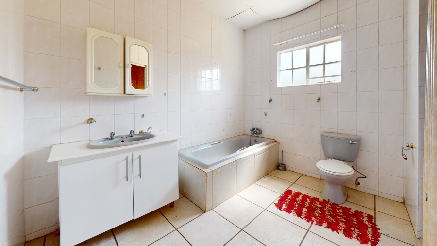 6 Bedroom Property for Sale in Kannoniers Park North West